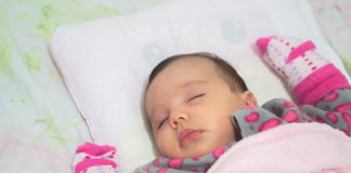 Czy noworodek potrzebuje poduszki?