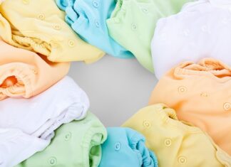 Czy dziecko może spać w samej pieluszce?