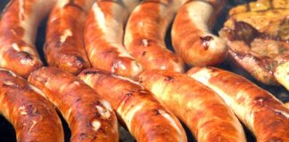 Jak piec kiełbasę na grillu gazowym?